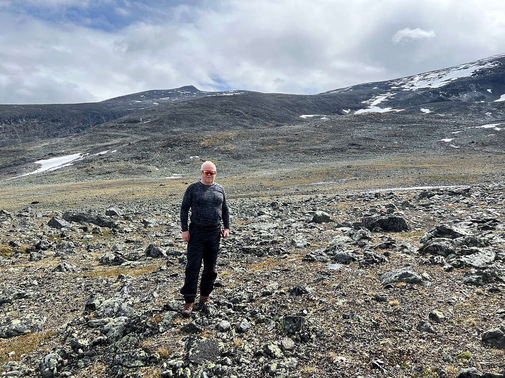 Helge i Stornautgarden - dalen opp mot Nautgardsoksle