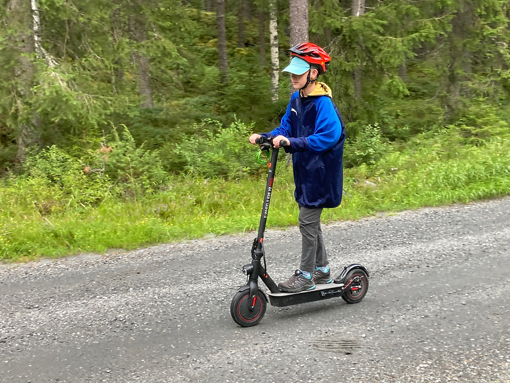 Vegard med forskriftsmessig hjelm.