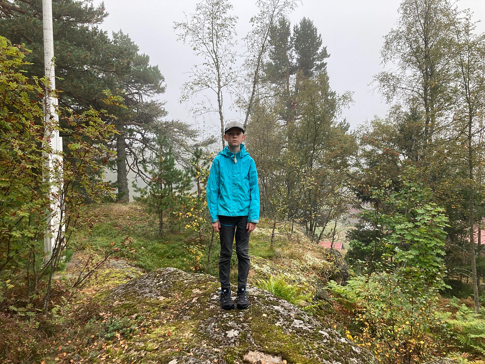 Vegard på toppen av Rognliåsen.