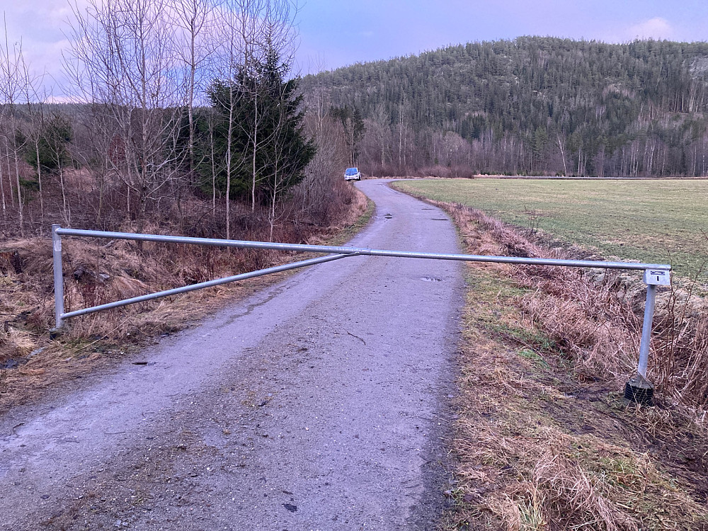 Parkerte rett før stengt bom.