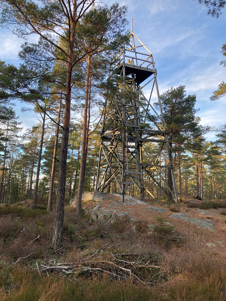 Litt falleferdig tårn som jeg ikke ville opp i.