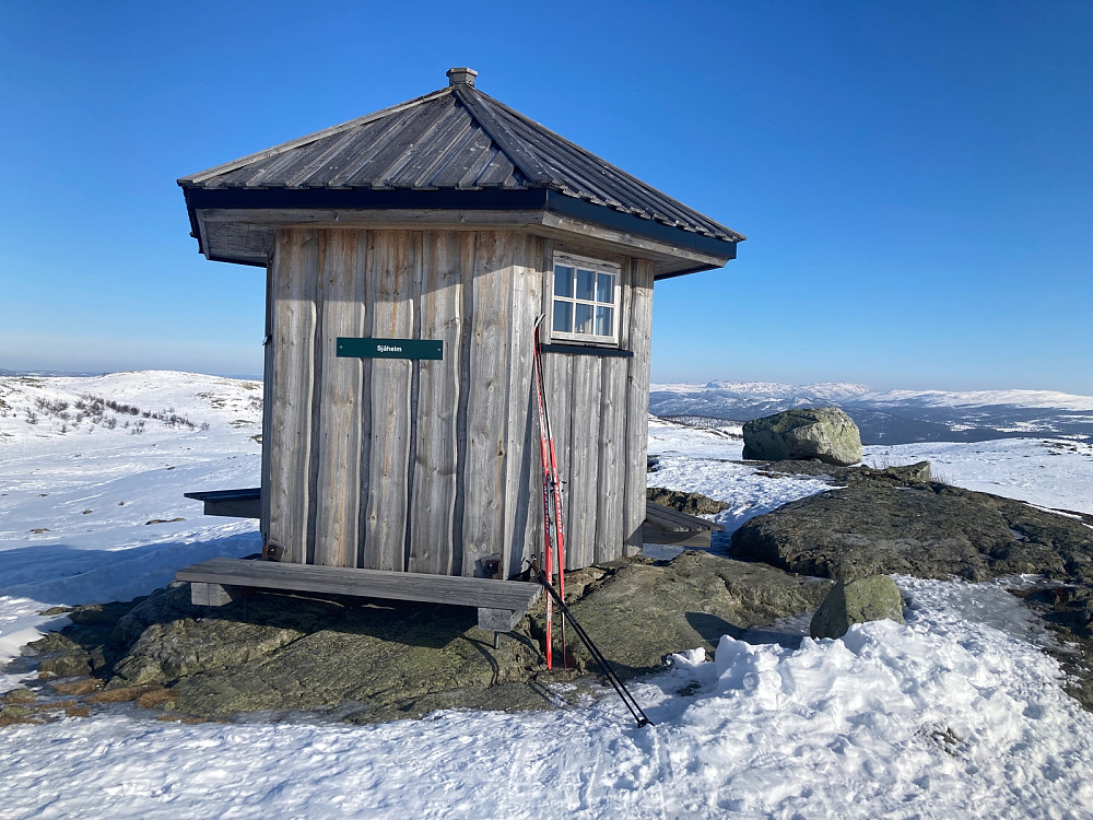 Fin bu på toppen av Tjørnåsen hvor jeg spiste nistepakke.