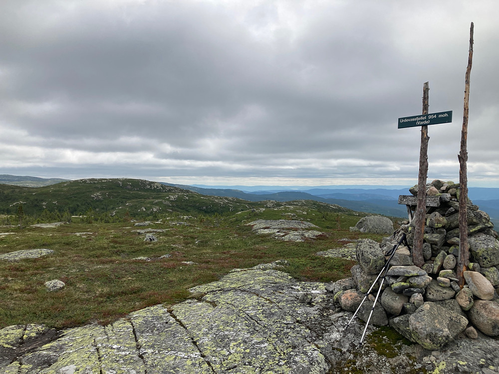 Vardepunktet på Urdevassfjellet har pf=20 meter, men det høyeste punktet er noen hundre meter i bakgrunnen til venstre.
