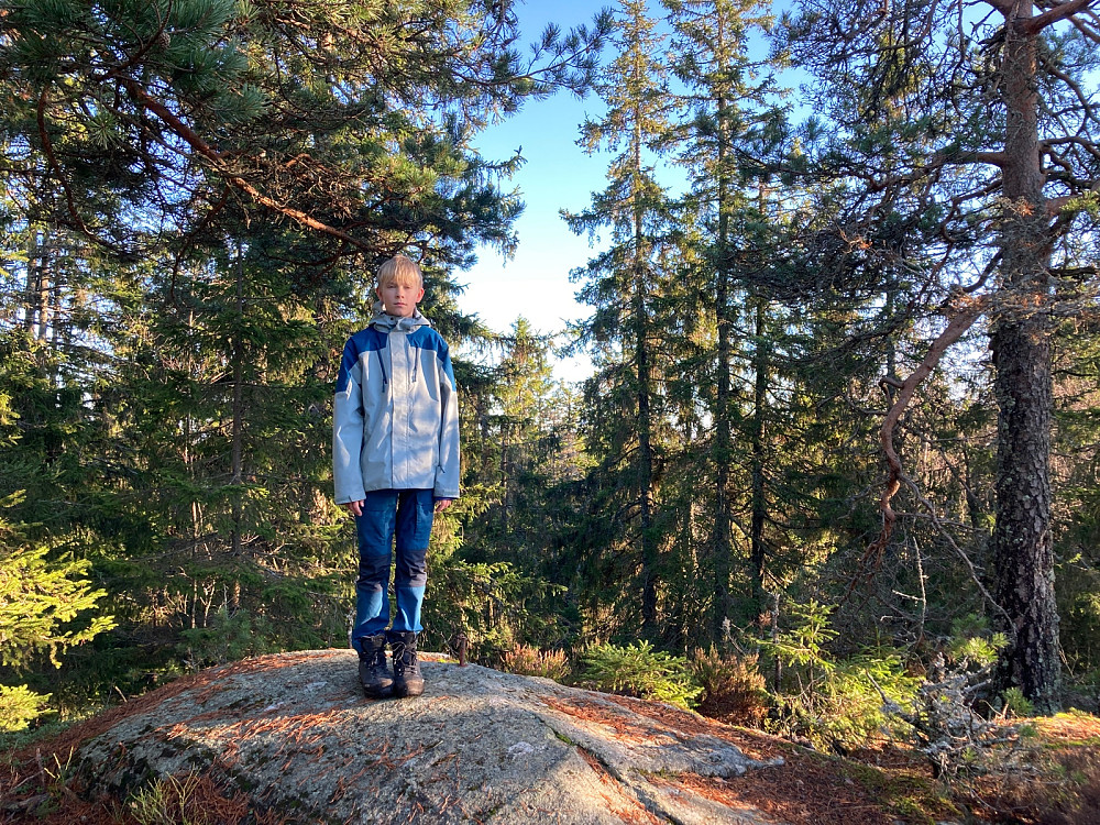 Vegard på toppunktet på Tonekollen.