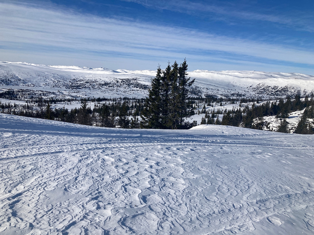 Utsikt vestover. Antar mot Hallingnatten.