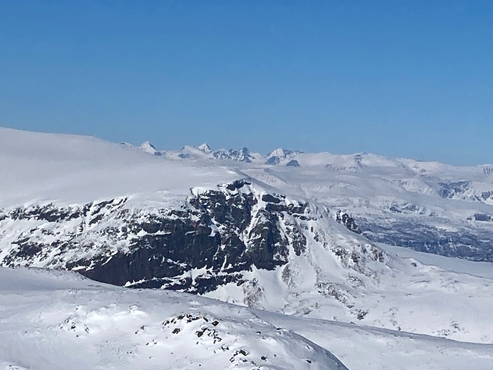 Zoomet inn på de alpine toppene i Jotunheimen.