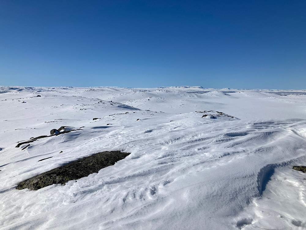 Hardangerjøkulen og Hallingskarvet midt i bildet.