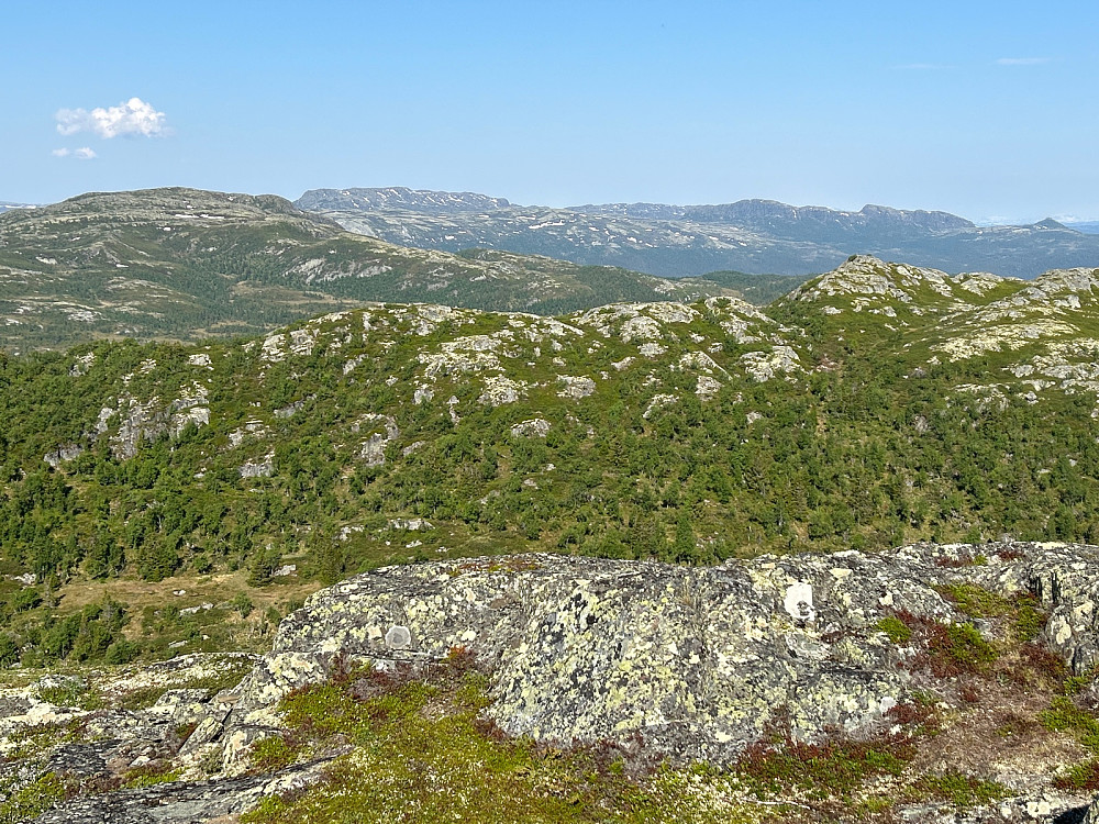 Litt snø borte på Fauskofjellet.