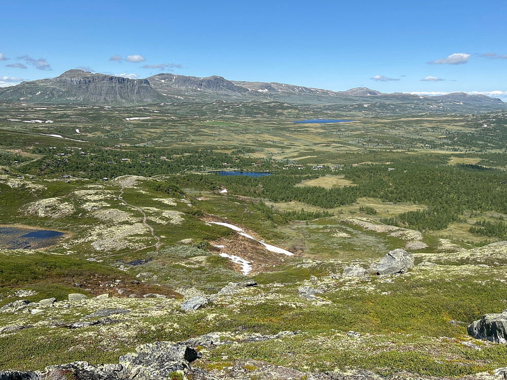 Utsikt til fjellene fra Lauvdalsbrea til Grytingen.