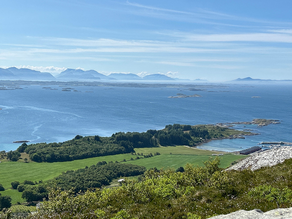 Sørvestover mot Sunnmøre.