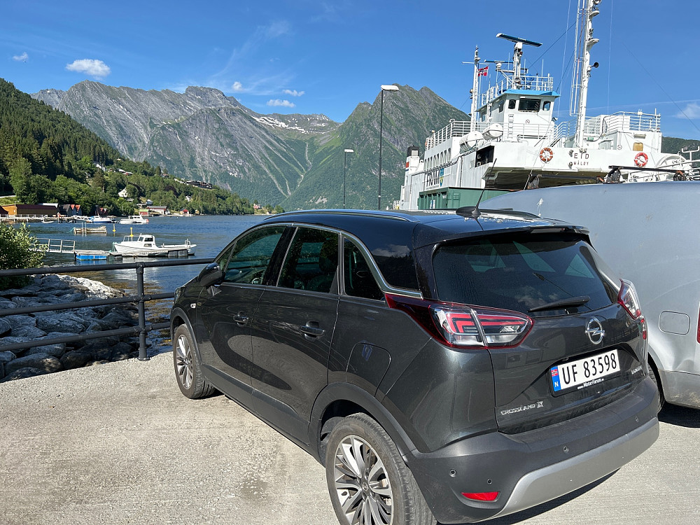 Starten på fjellturen var ganske nær fjæresteinene.