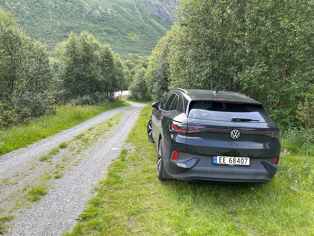 Bilen parkert cirka 50 meter fra riksvei 52.
