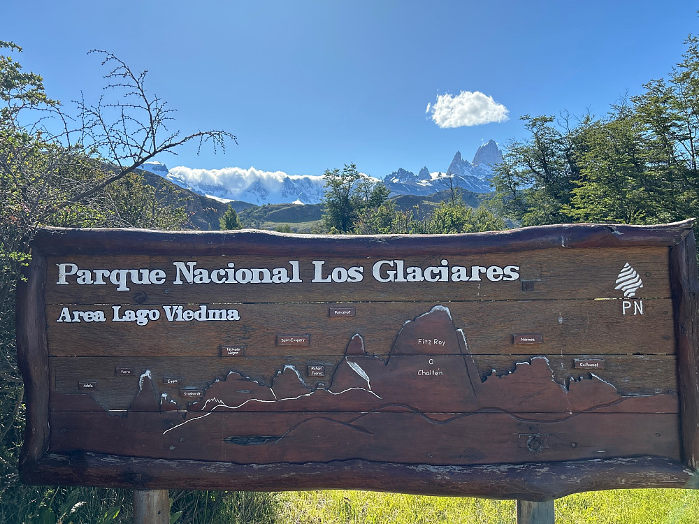 Los Glaciares nasjonalpark er en nasjonalpark som ligger i Santa Cruz-provinsen i det argentinske Patagonia. Parken ble grunnlagt i 1937 og har per 1. januar 2010 et samlet areal på 7 269 km². I 1981 ble parken erklært som en del av UNESCOs liste over verdensarven.