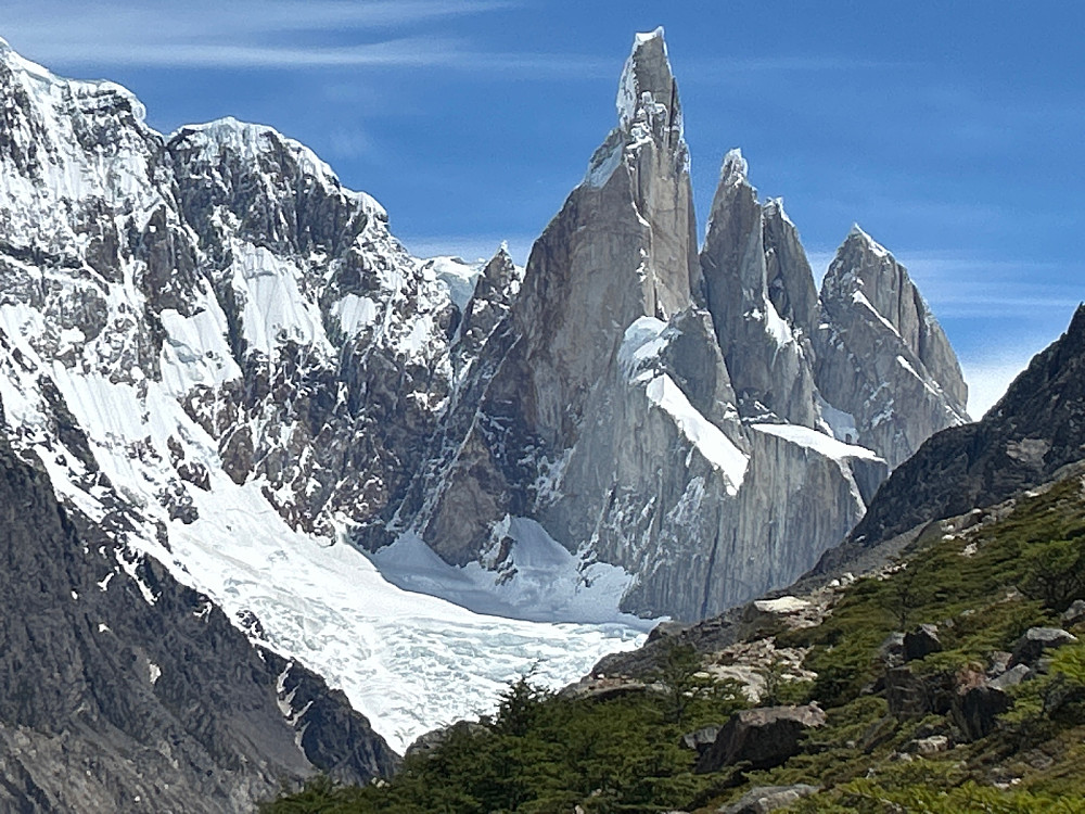 Jeg befinner meg på 800 moh. Avstanden til Cerro Torre på 3128 moh er 6 kilometer. Noe nærmere kommer jeg aldri.