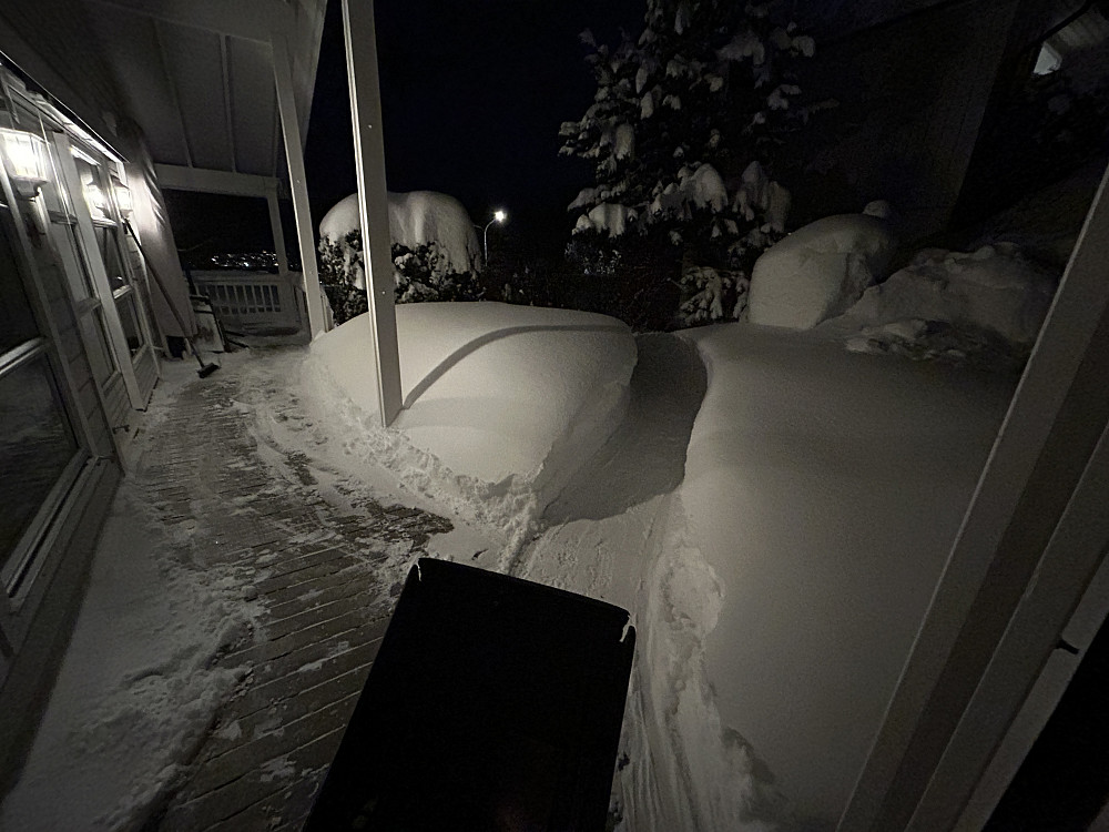 Terrassen som naboen etterpå måkte med snøfreseren sin.