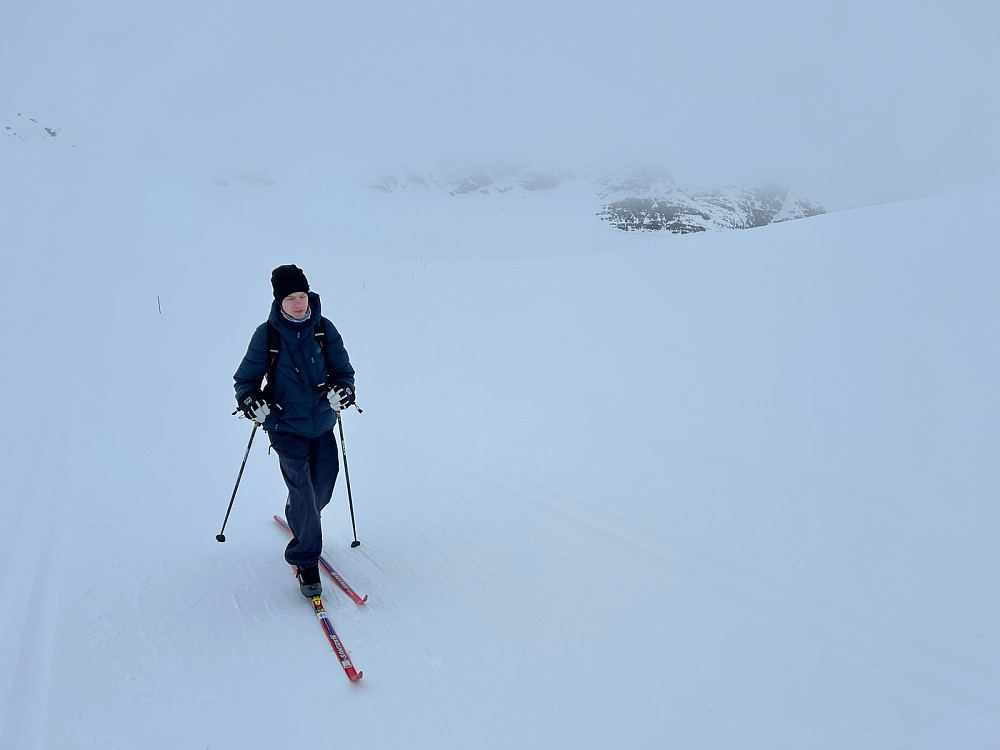 Vegard i godt driv opp den siste bakken på Storenosrunden.