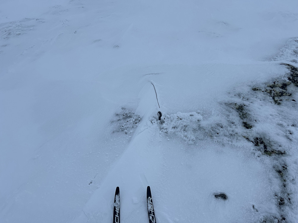 Her har jeg nådd restene av et trigpunkt 500 meter nord for toppunktet på Steinsetfjellet.
