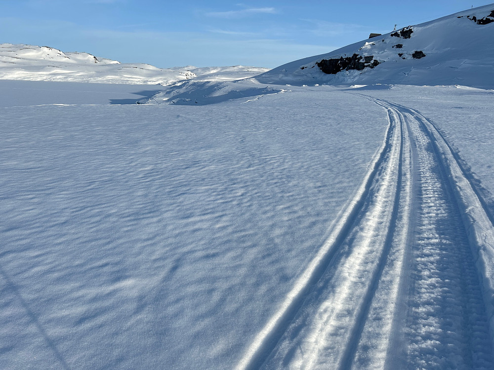 Her gikk skutersporene på en gammel anleggsvei som ligger under vann når magasinet er fullt.