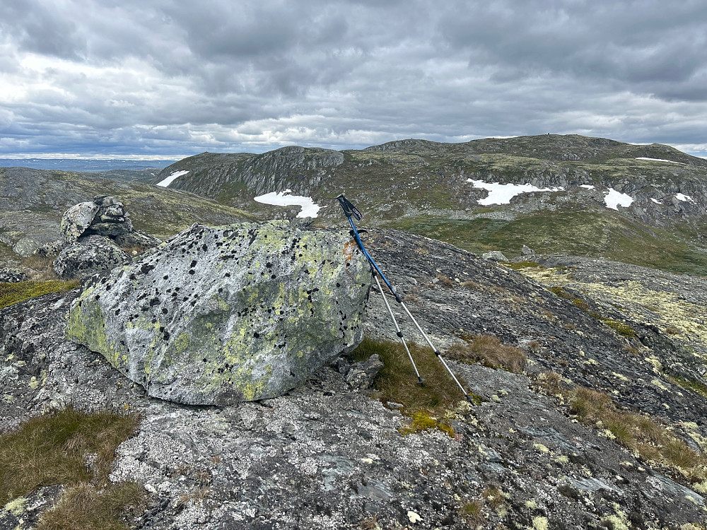 Toppen av «Bjordalsnutan nordøst» med Bjordalsnutan til høyre i bildet.