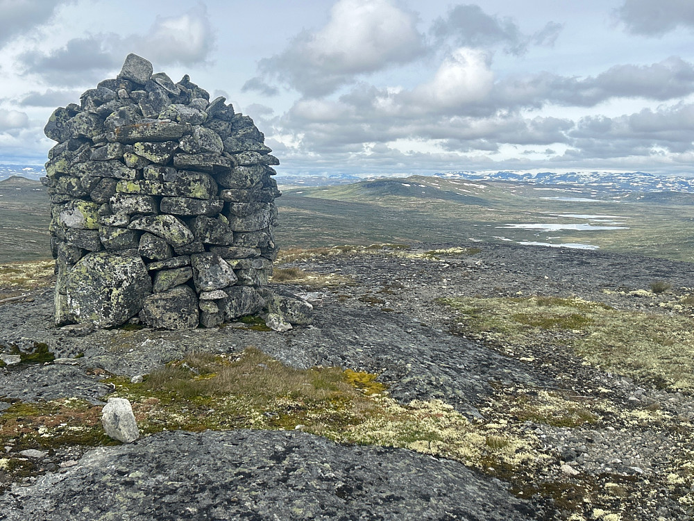 Toppen av Bjordalsnutan med Hardangerjøkulen til høyre.