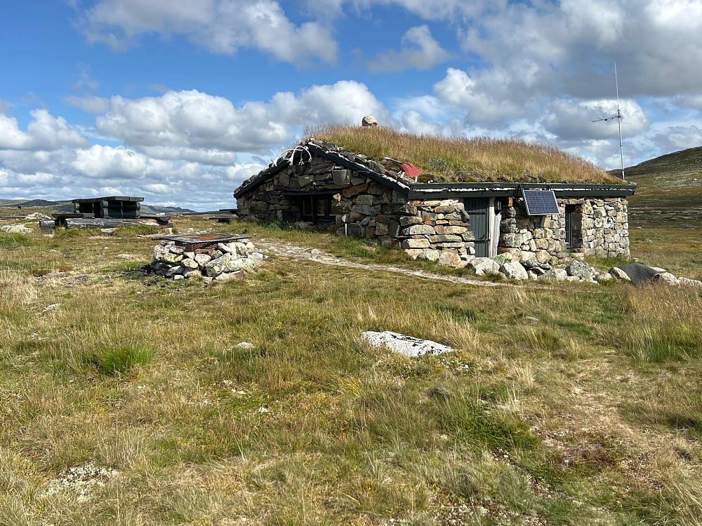 Privat hytte (antar jeg) ved Lågaros.