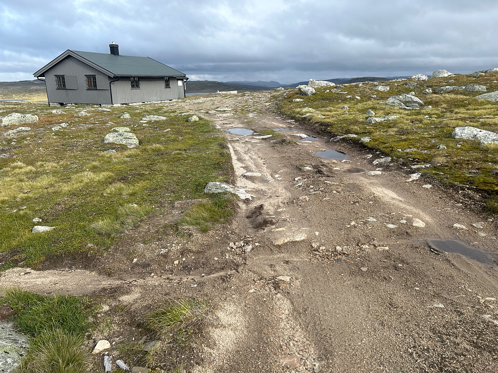 Jakthytta "Vegarhovdhytta" ved enden av veien langt inn på Hardangervidda.