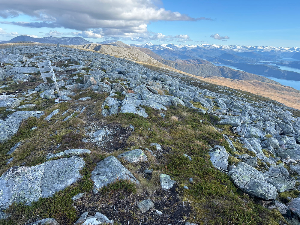 Høyeste punkt er her et sted; ikke varden.
