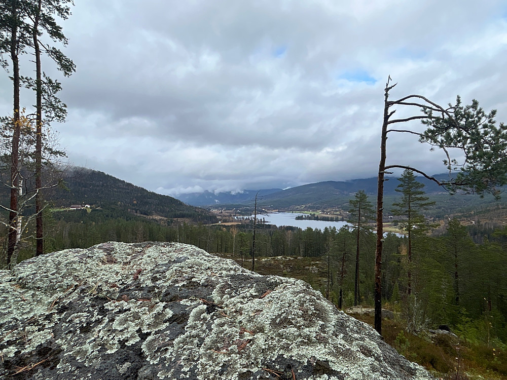 Utsikt fra Engjeåsen oppover mot Rollag.