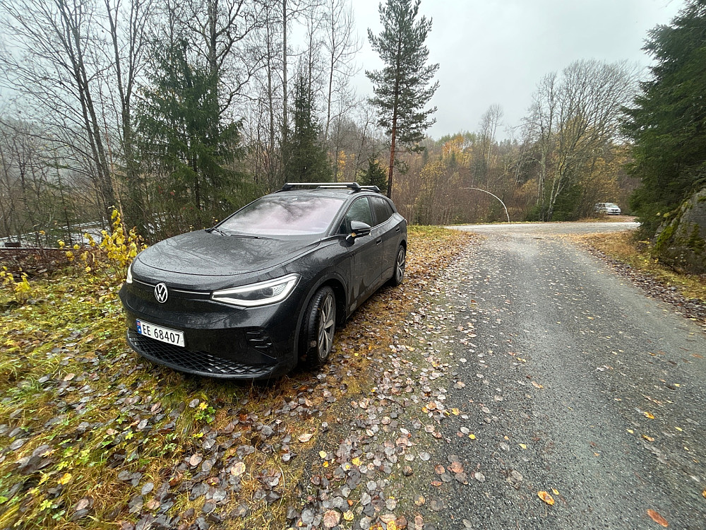 Parkering rett ved riksvei 40.