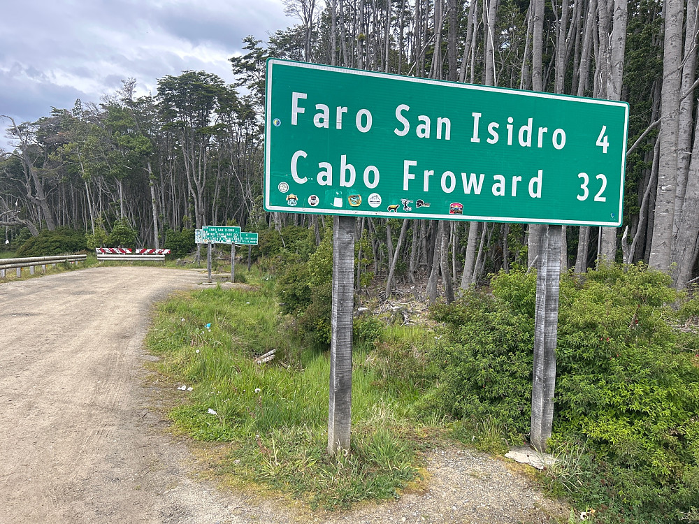 4 kilometer til fyret San Isidro. Kapp Froward 32 kilometer unna blir mer å regne for en ekspedisjon til fots.