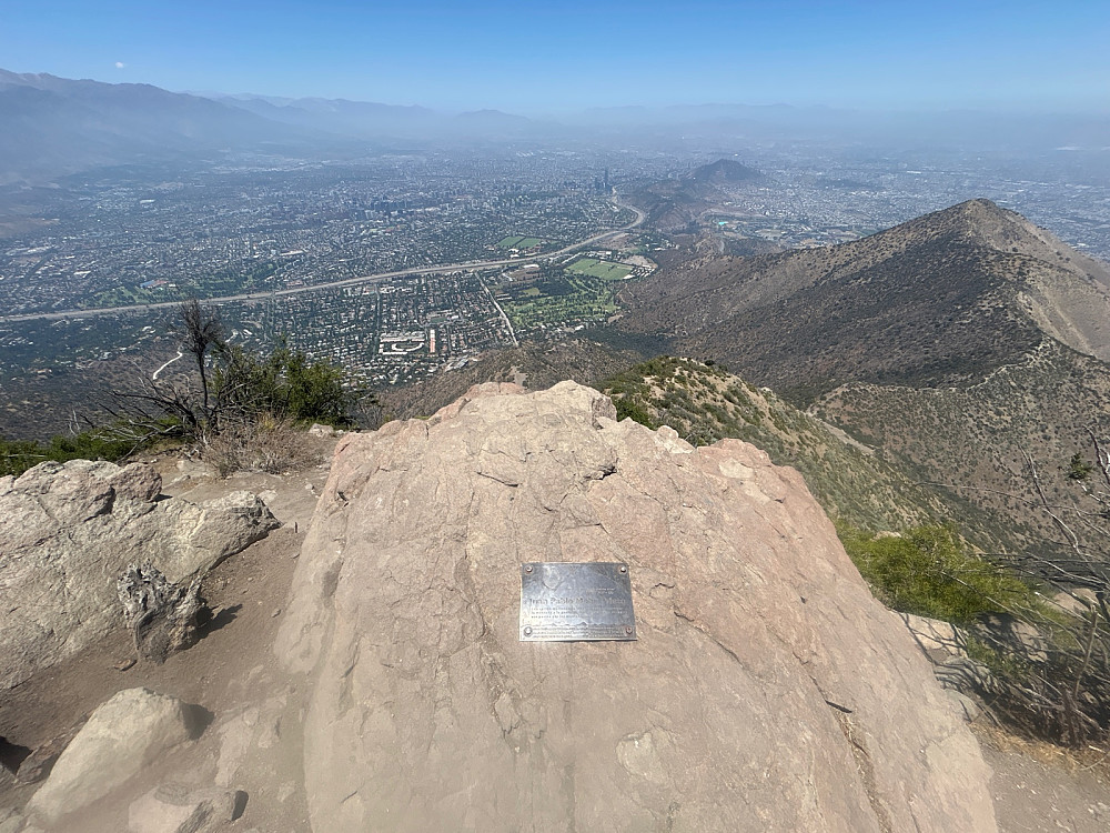 Utsikt fra Cerro Manquehue utover Santiago.