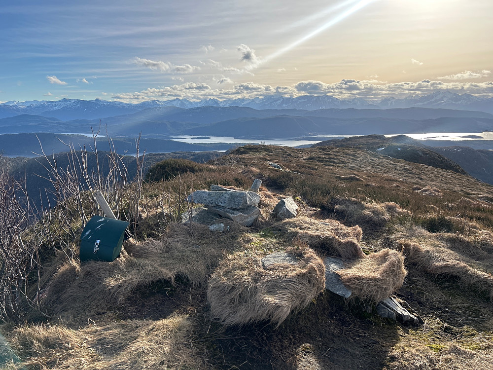 Toppvarden på Skulstadhornet. Dagens høyeste med 487 moh.