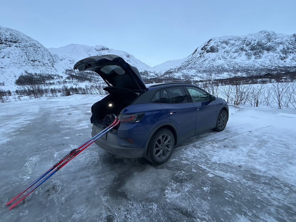 Parkering ved riksvei 52.