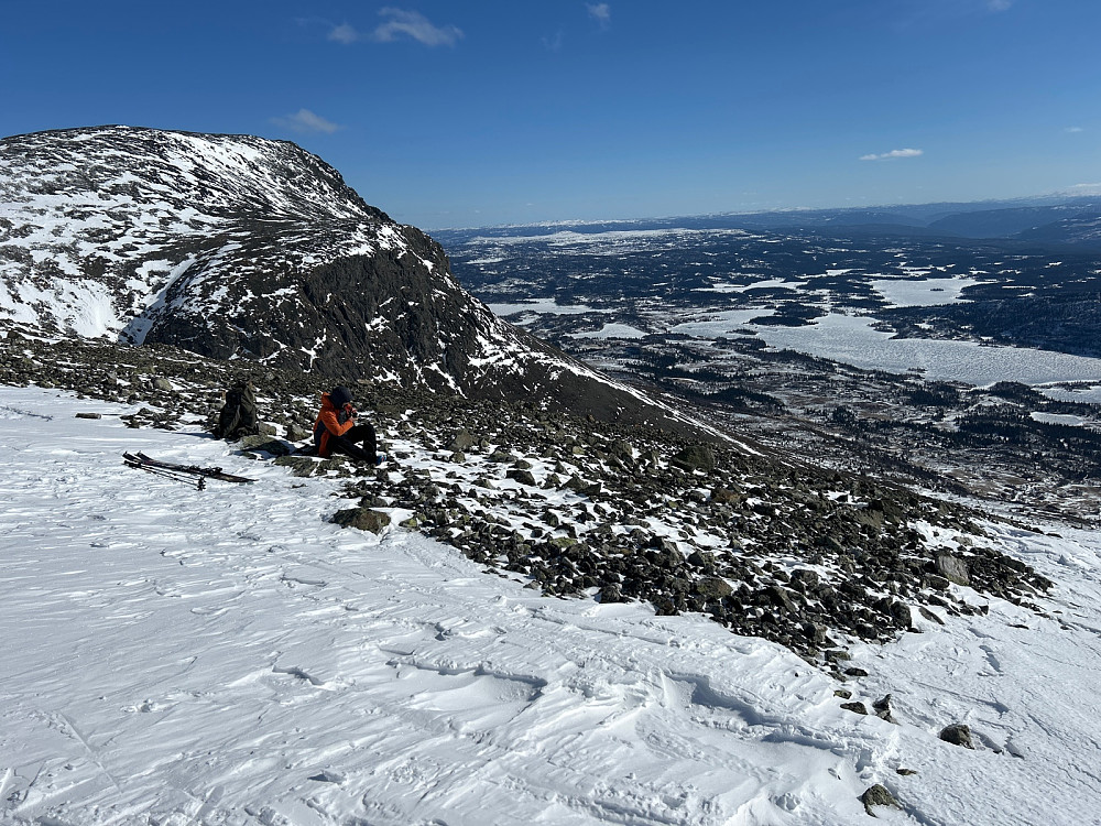 Utsikt østover og seørveggen på Skogshorn.