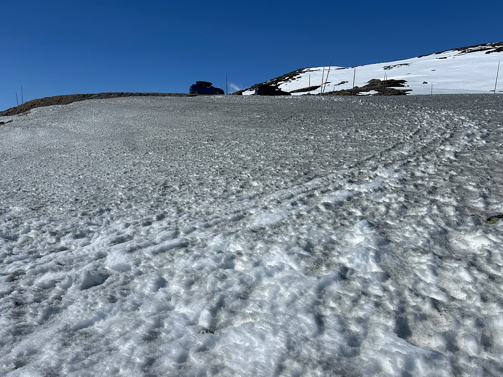 |Skitten snø ved riksvei 7.