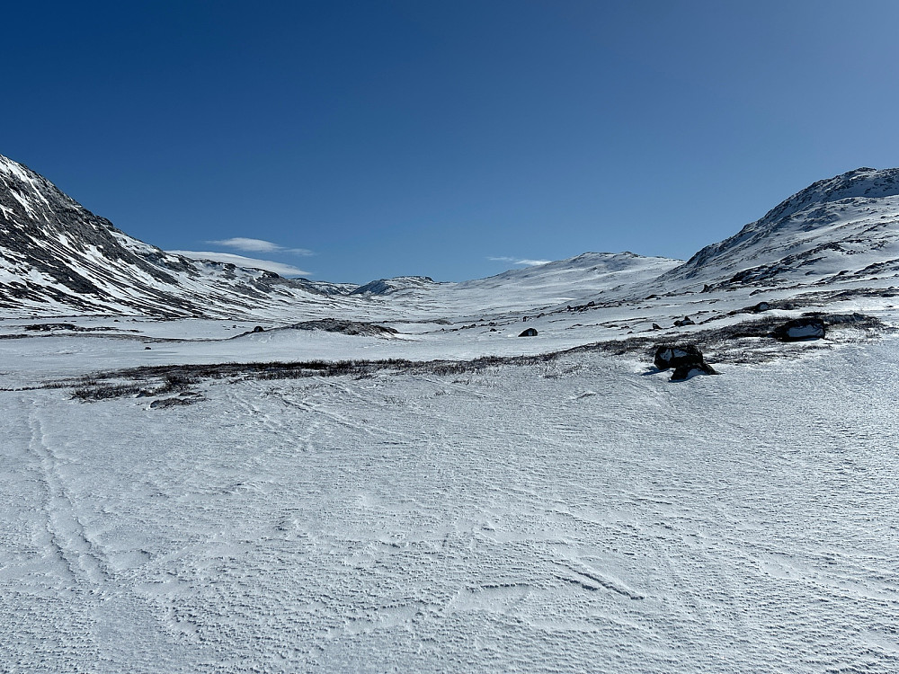 Lite snø innover mot Råskardet, men fullt farbart på ski hele veien.
