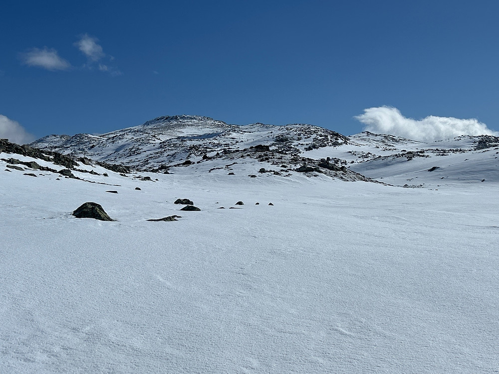 Her er jeg oppe ved vannet på 1367 moh og det er noe mer snø.