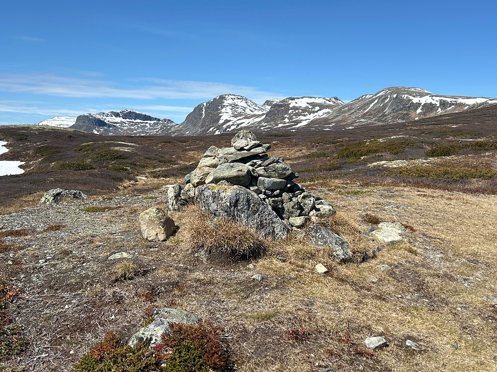 Diger varde uten topp.