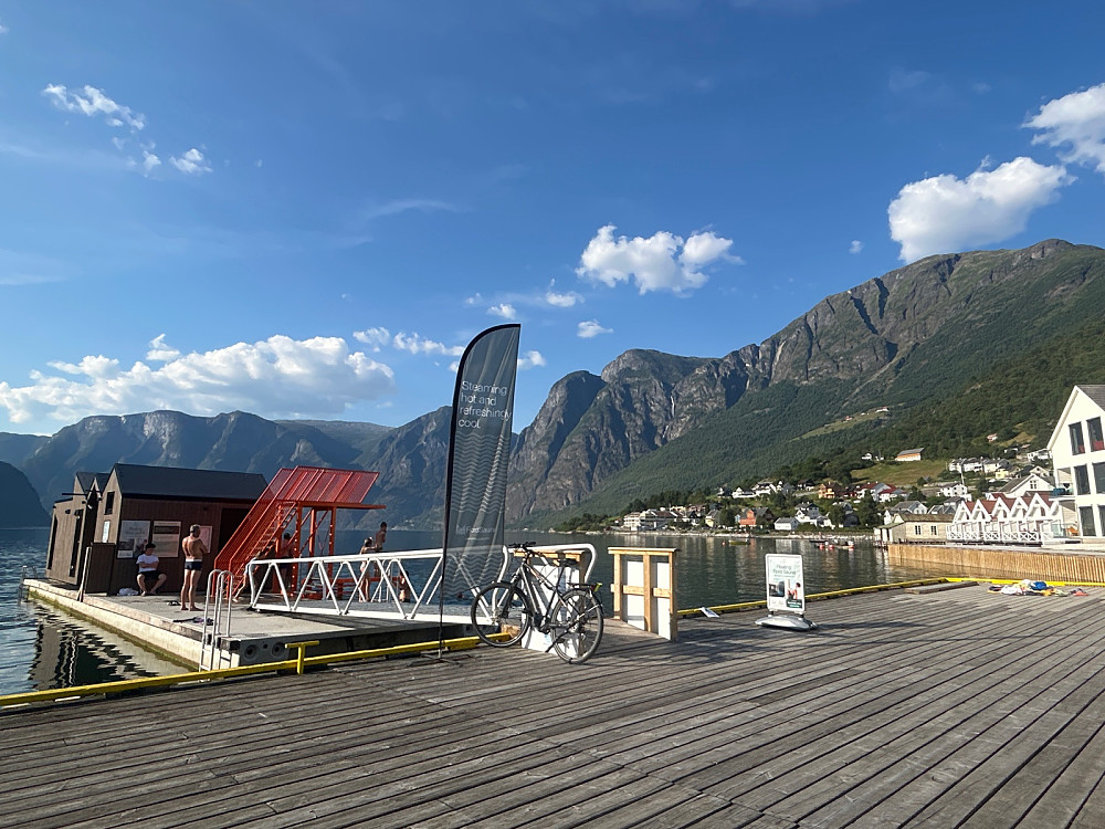 Badeliv ved Aurlandsfjorden.
