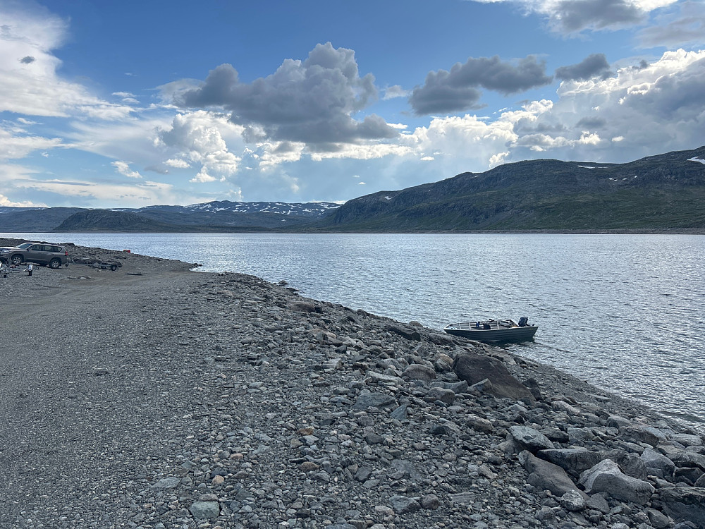 Litt blå himmel ved Øljusjøen.