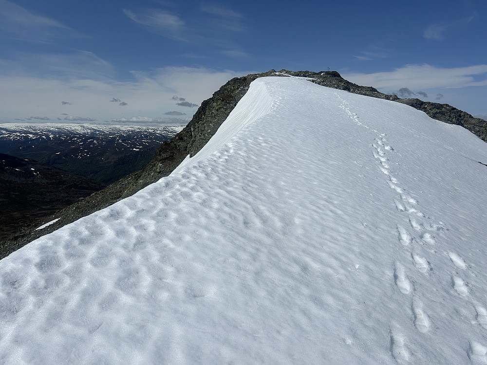 Og på østeggen av Harahorn var det også en del snø.