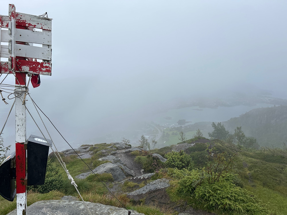 Trigpunktet på Leirvågfjellet.