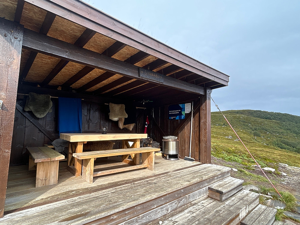 Synnabu var et trivelig sted for lunsj og god utsikt, så jeg opprettet et "turmål" for den i peakbook. Sikkert enda finere turmål i pent vær og blå himmel.