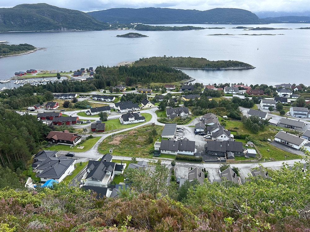 Fra stien så man rett ned på verandaene:-o