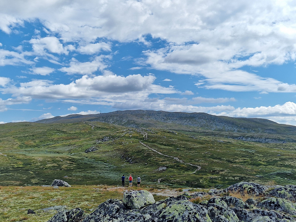 Toppen skimtes i det fjerne med mast.