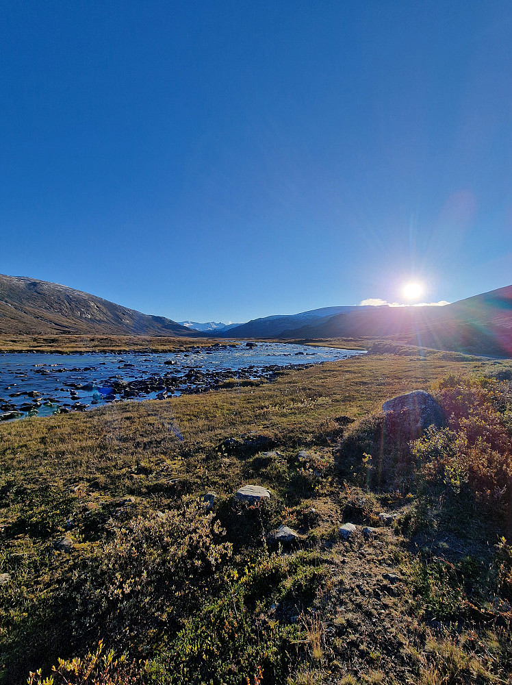 Solnedgang innover Veodalen