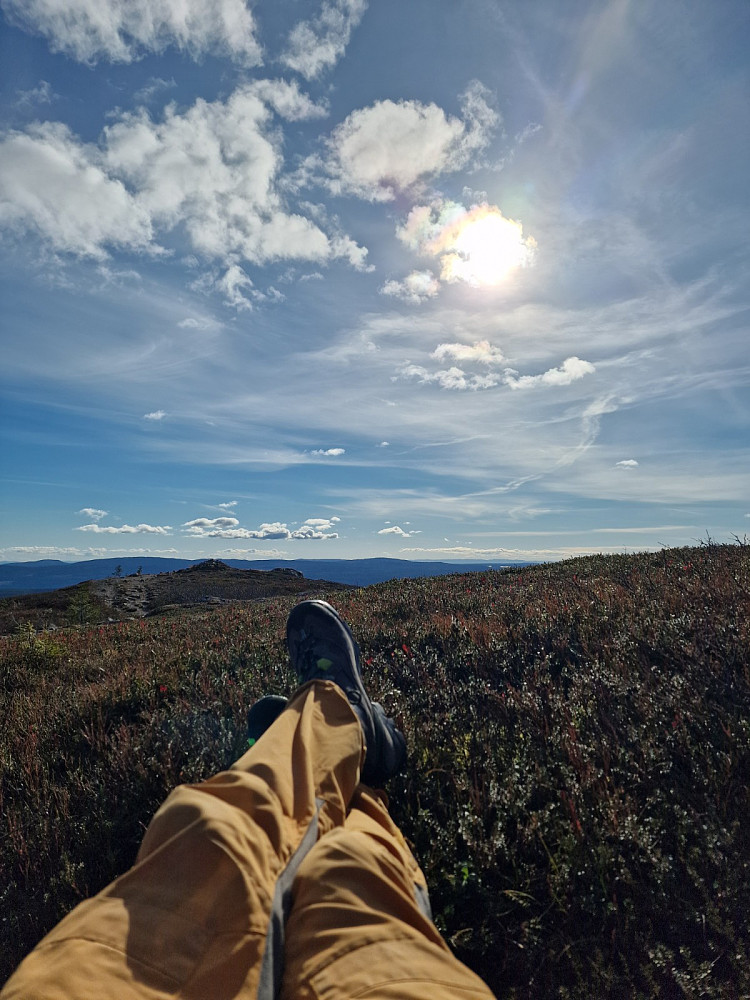 Det ble en langt lunsj på toppen av Hemmelfjellet i det flotte væretfør turen gikk videre til Gilderåsen