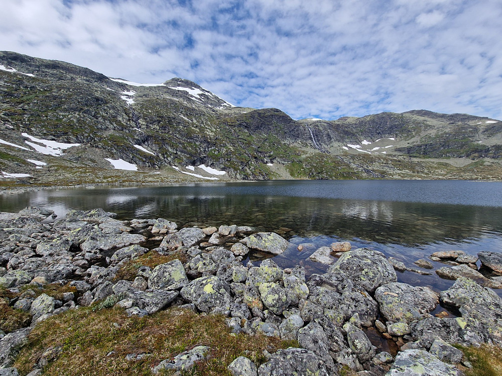 Mugnebottjernet med Mugnetind i bakgrunnen