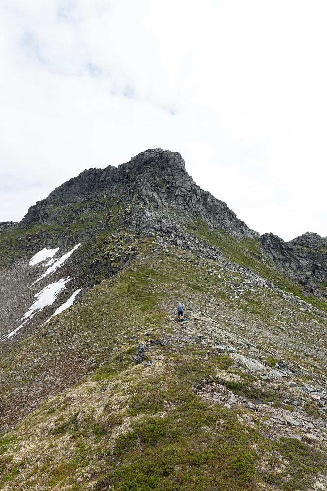 På tur opp vesteggen av Grøvelnebba.