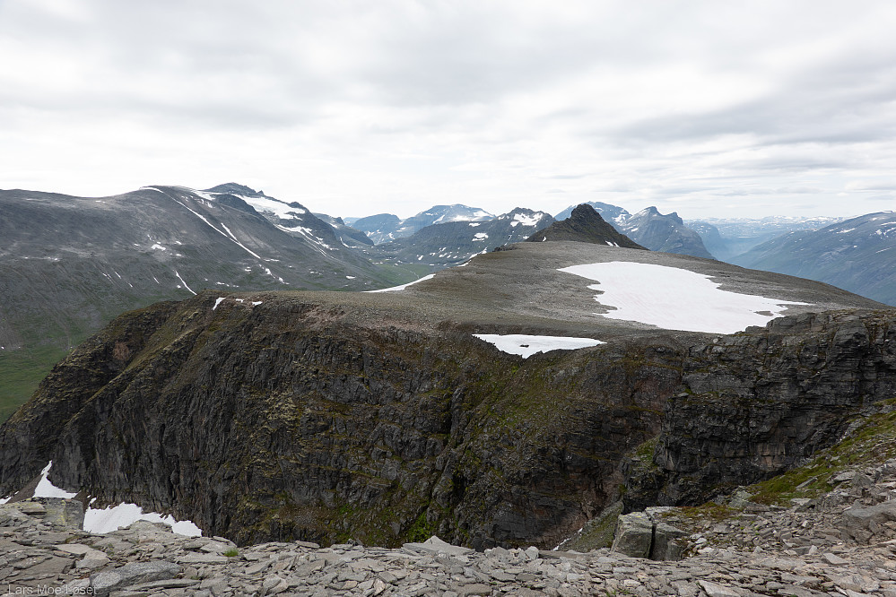 Flatt og fint fra Mohaugen og sørover mot Grøvelnebba.